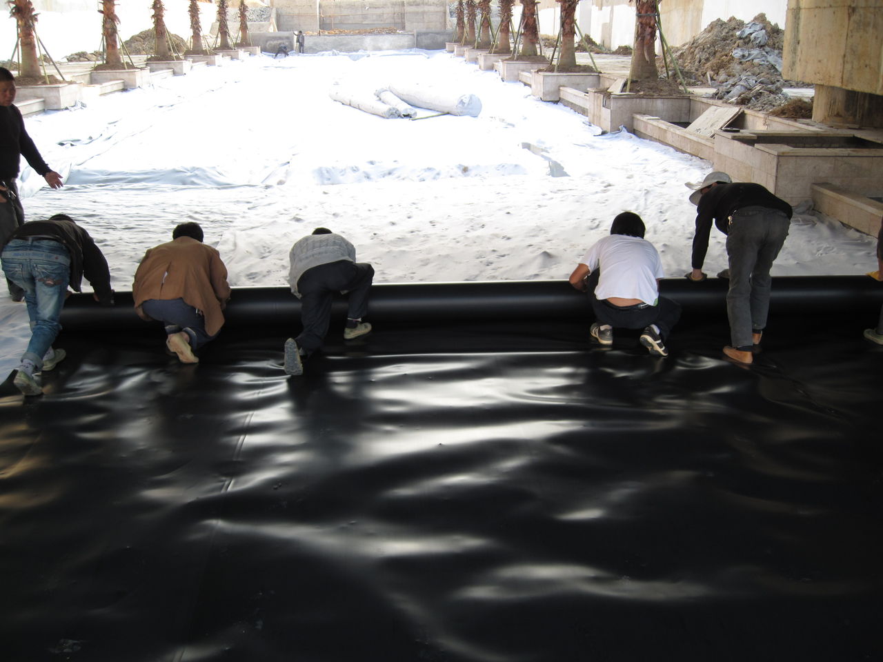 壩坡防浪護坡土工膜施工過程 土工膜價格貴嗎？