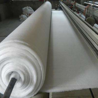 土工布應該鋪設土路基排水夾層哪里比較合適？